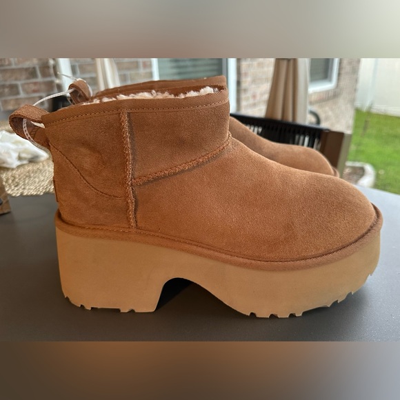 NWT Ugg Classic Ultra Mini Heights Boots - Size 9 - Picture 1 of 7